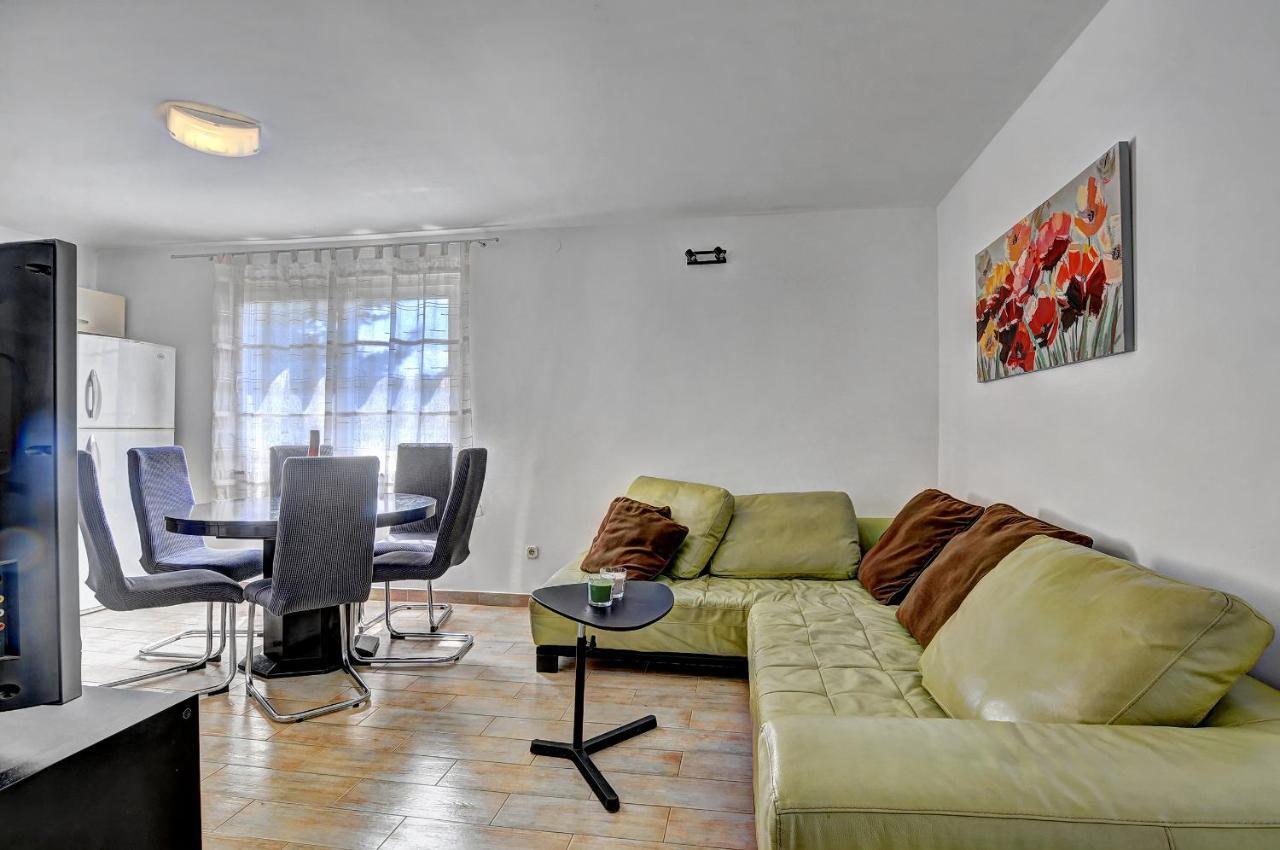 Lina Appartement Pula Buitenkant foto