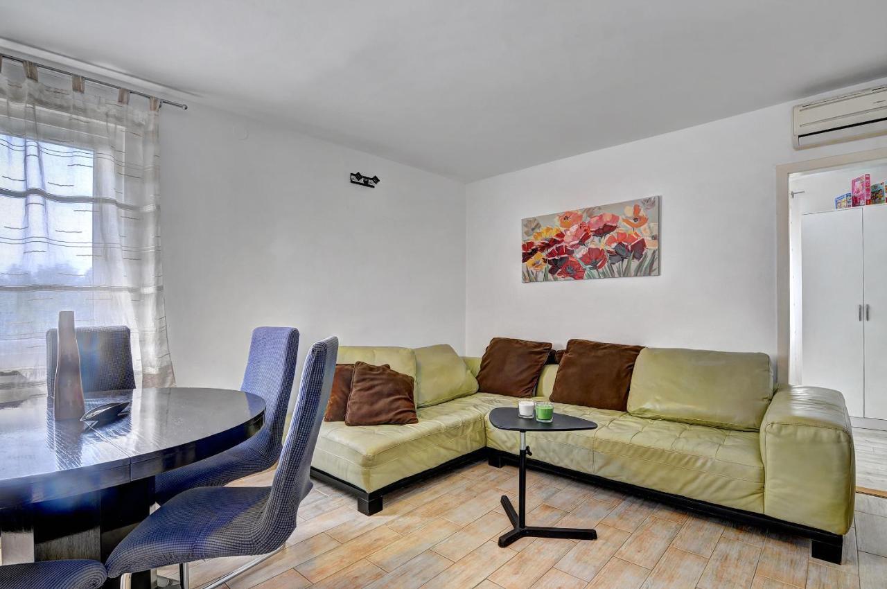 Lina Appartement Pula Buitenkant foto