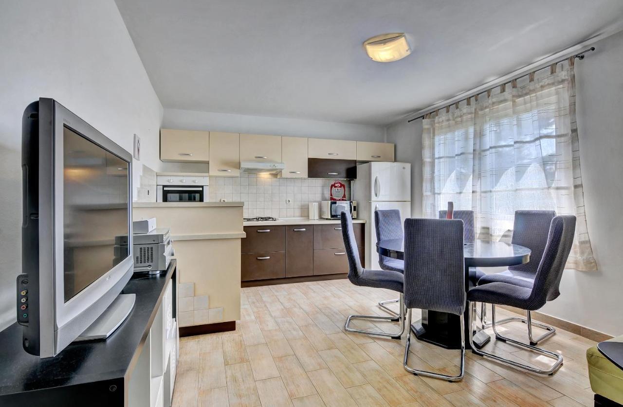 Lina Appartement Pula Buitenkant foto